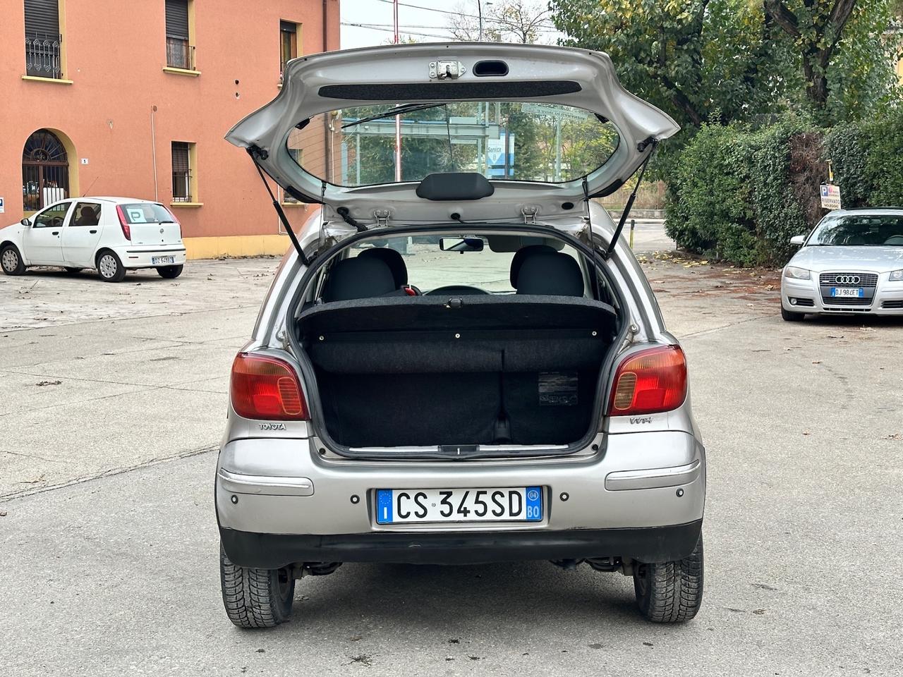 Toyota Yaris 1.0i 16V cat 5 porte Sol X Neopatentati