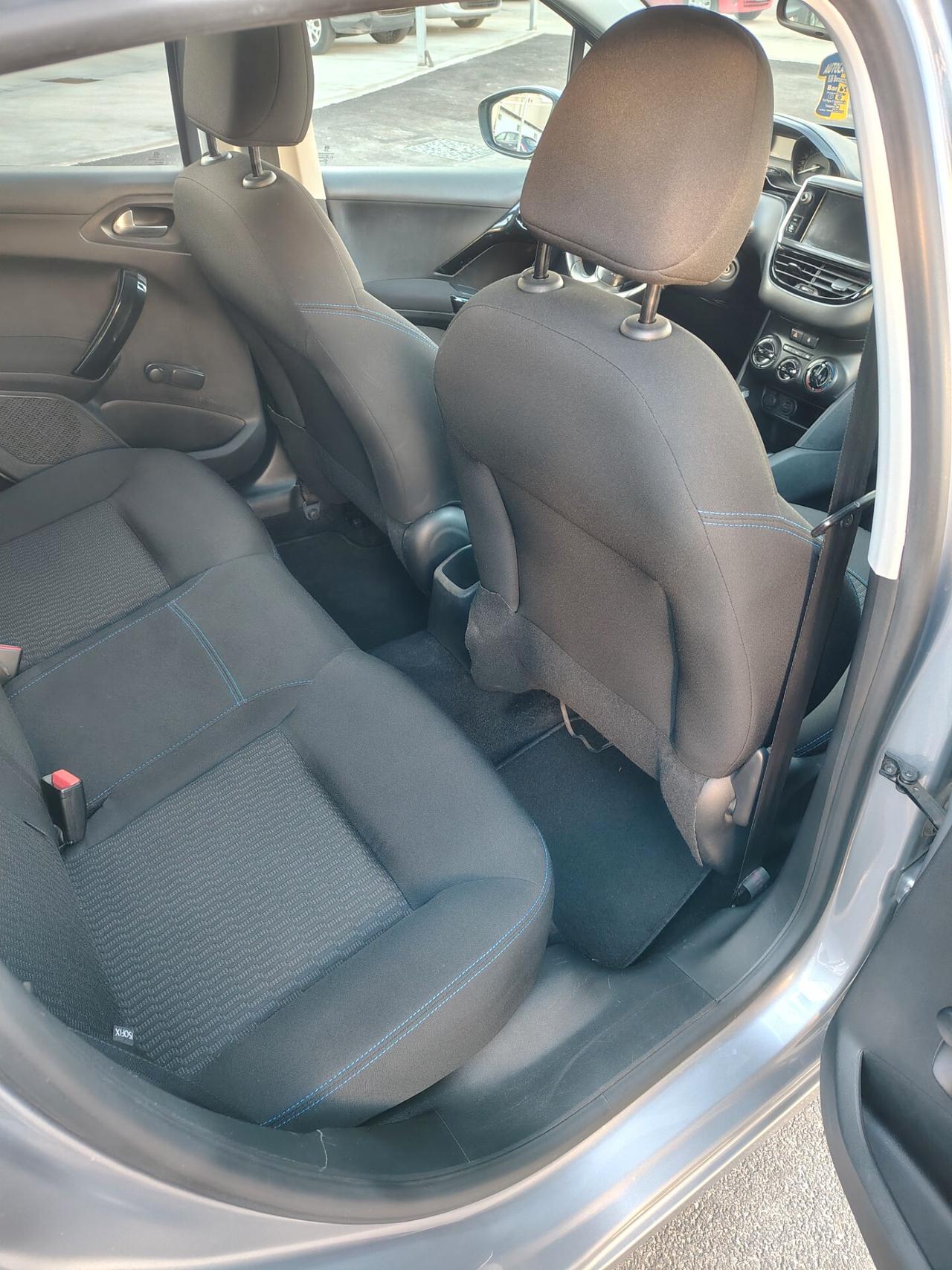 Peugeot 208 PureTech 82 Stop&Start 5 porte Signature