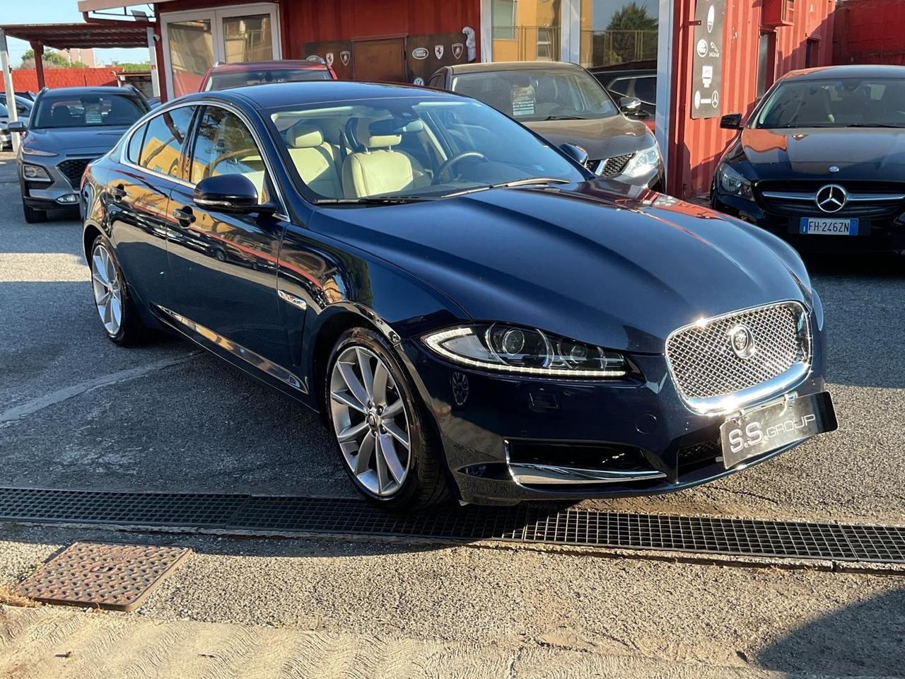 XF 3.0 D V6 Premium Luxury-unipro-rate-garanzia-