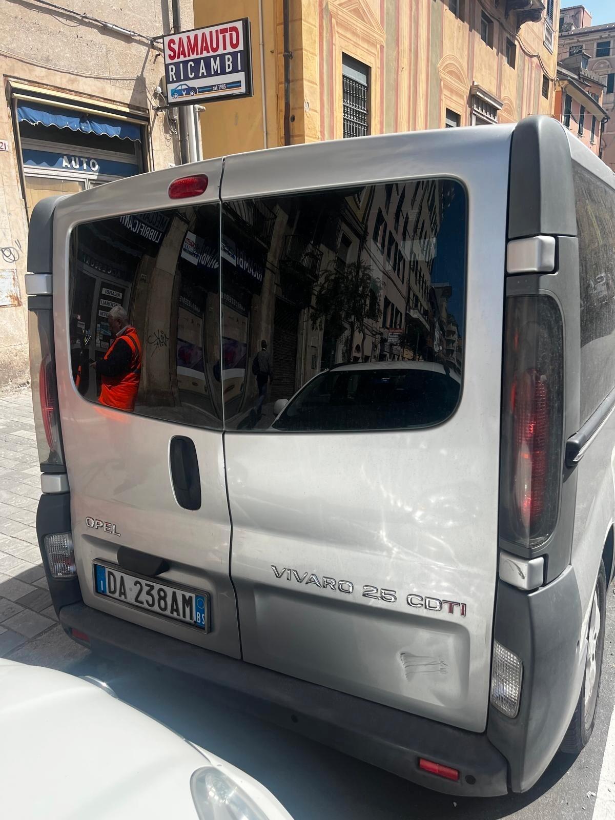 Opel Vivaro 27 2.5 CDTI/135CV PC-TN Combi