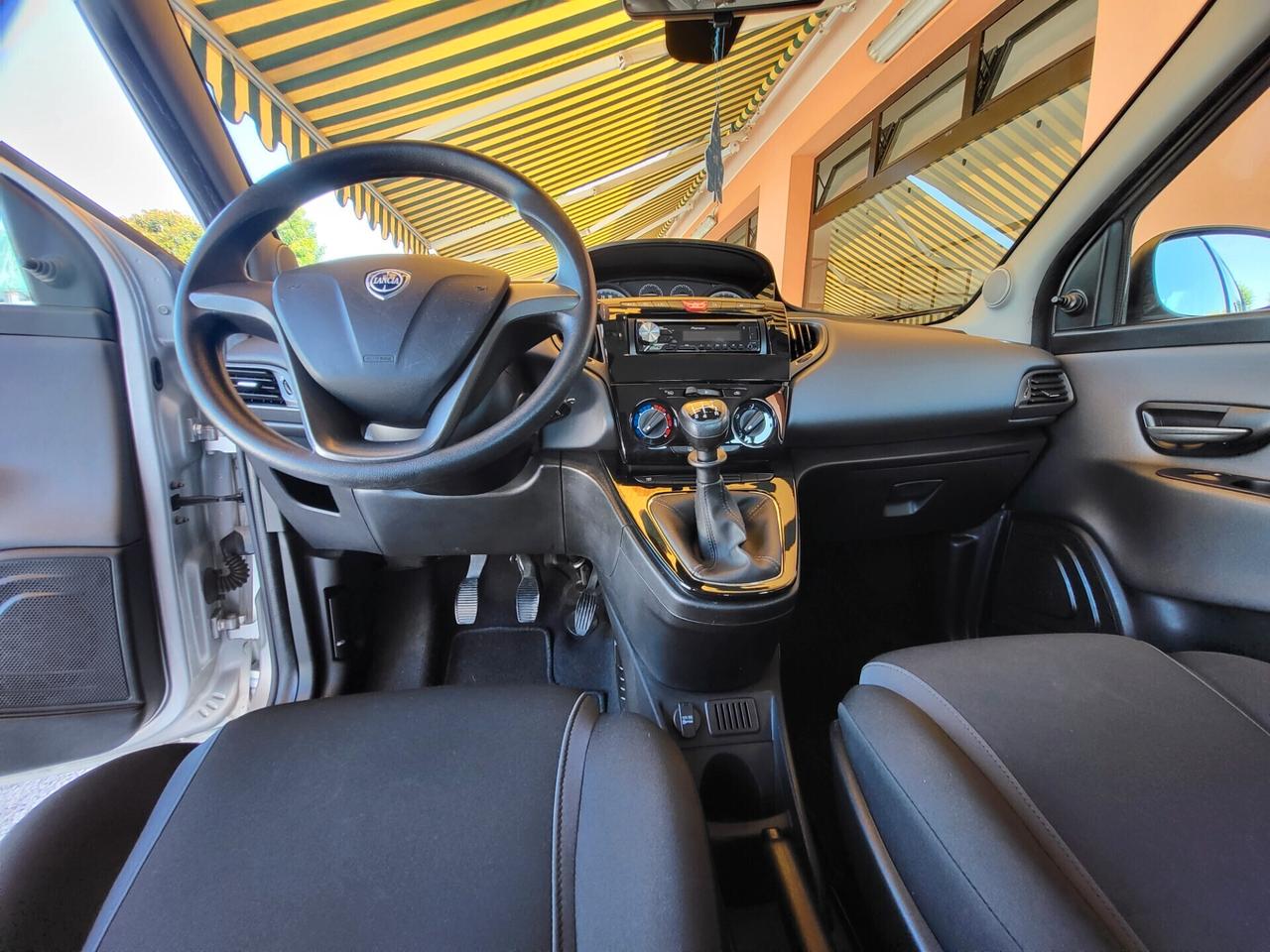 Lancia Ypsilon 1.2 69 CV 5 porte Silver