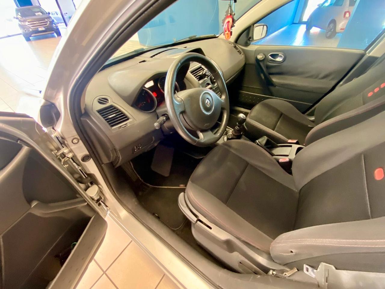 Renault Megane Mégane 1.5 dCi/105CV Grandtour Serie Speciale