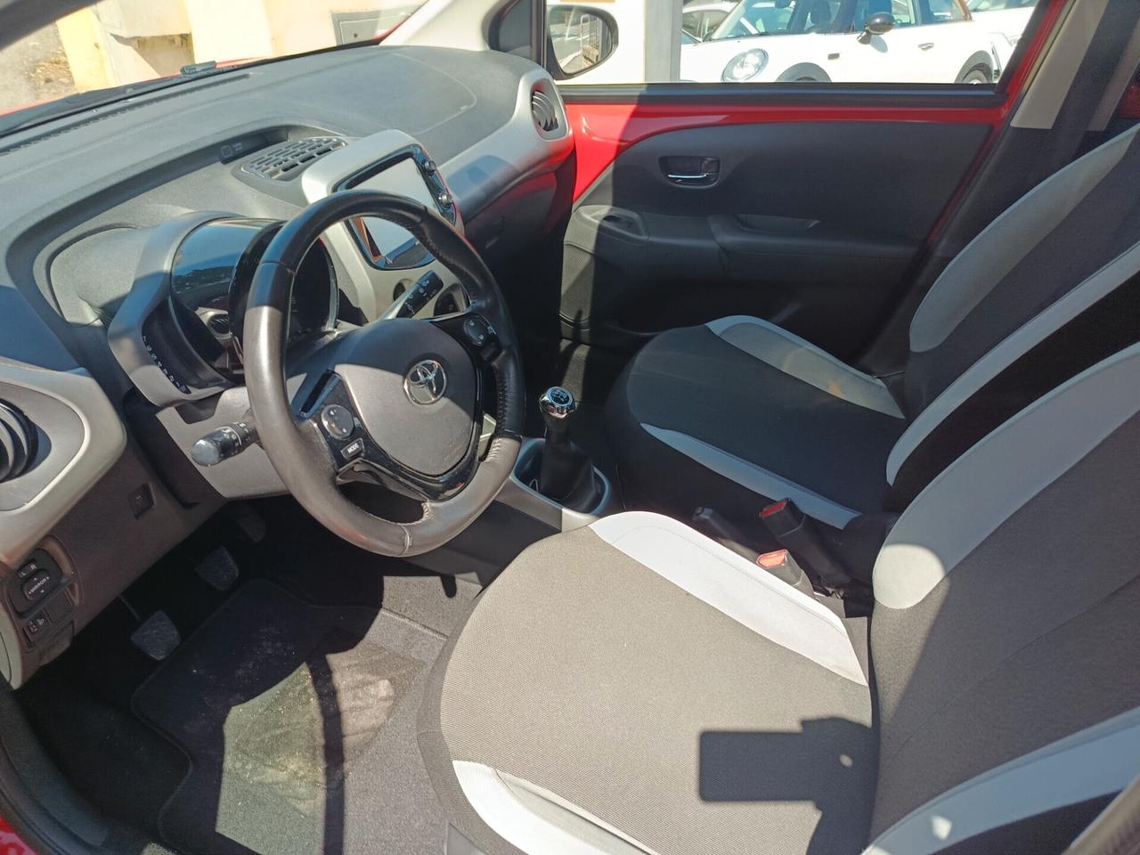 Toyota Aygo 1.0 VVT-i 69 CV 5 porte x-cite