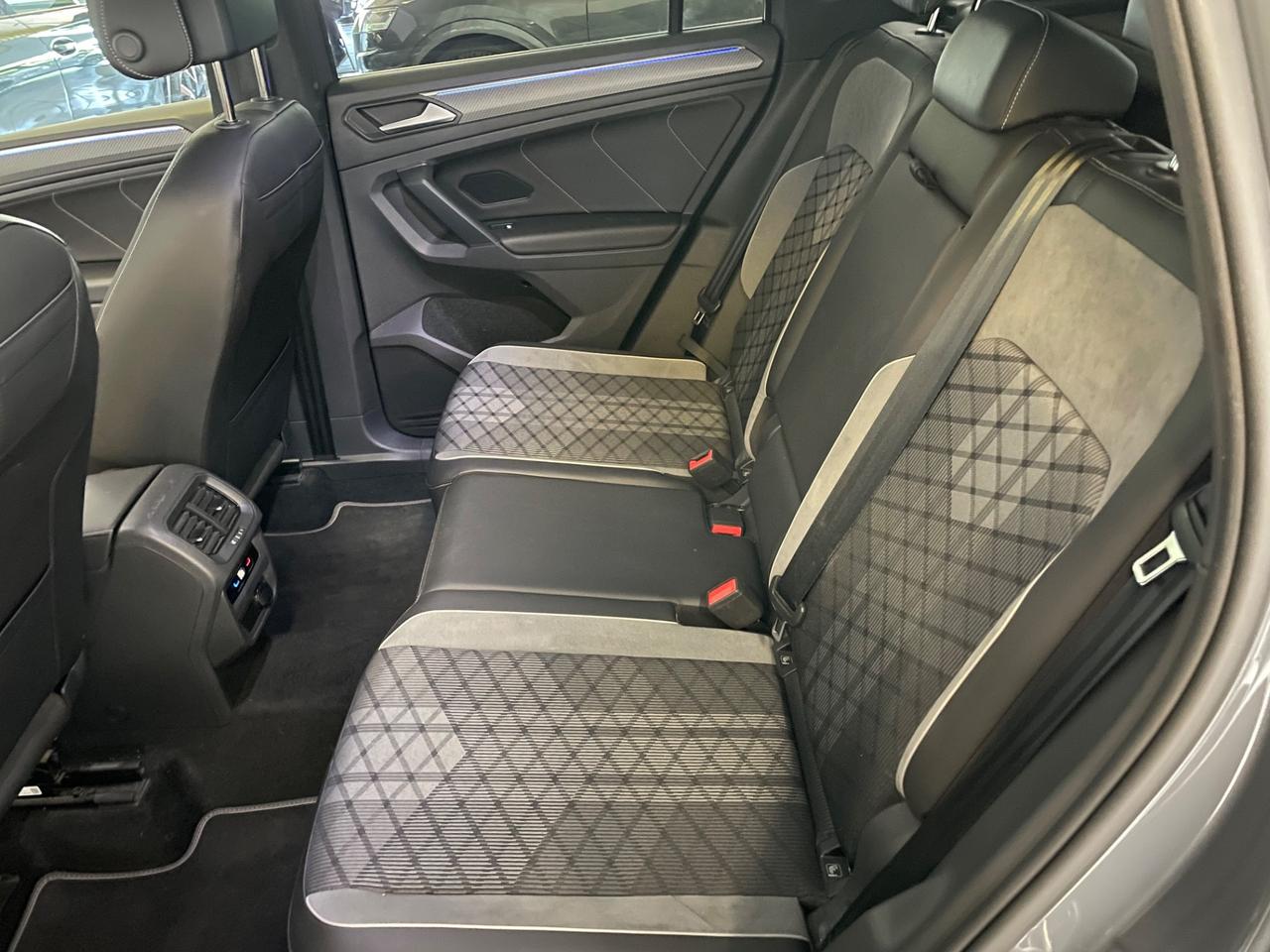 Volkswagen Tiguan 2.0 TDI 150 CV SCR DSG R-Line Black Telec.