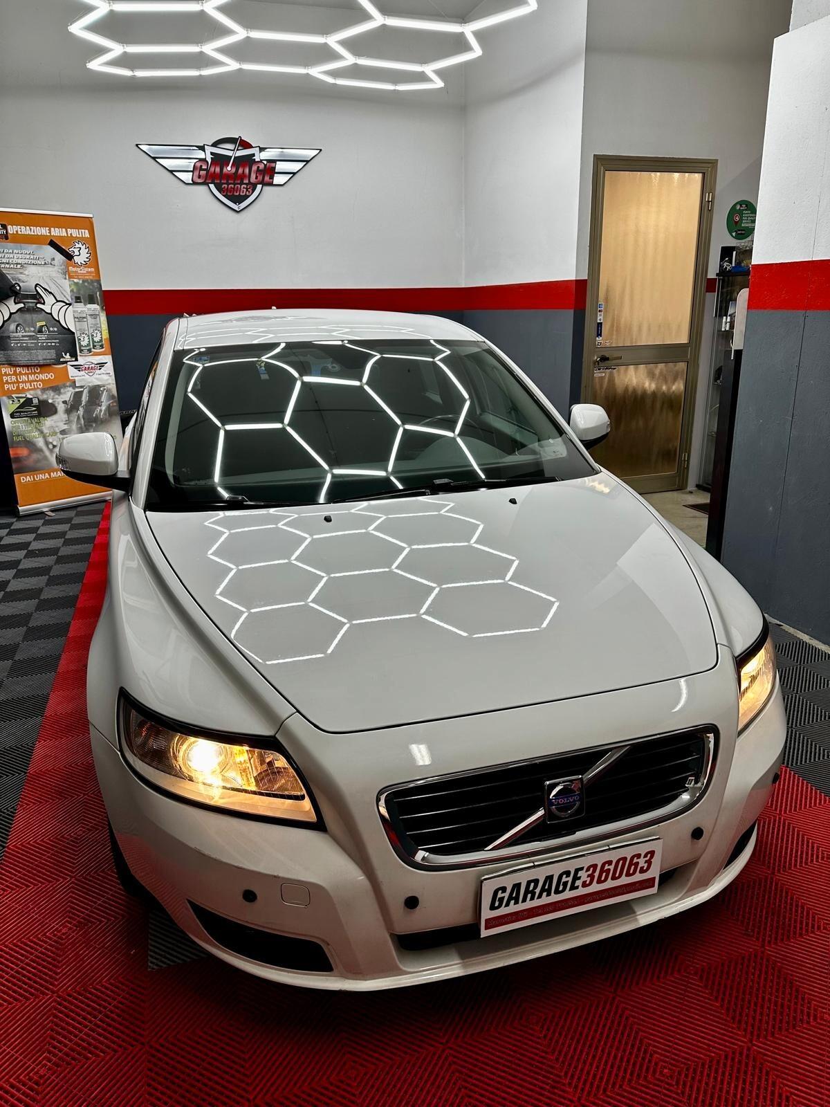 Volvo V50 D2 R-design