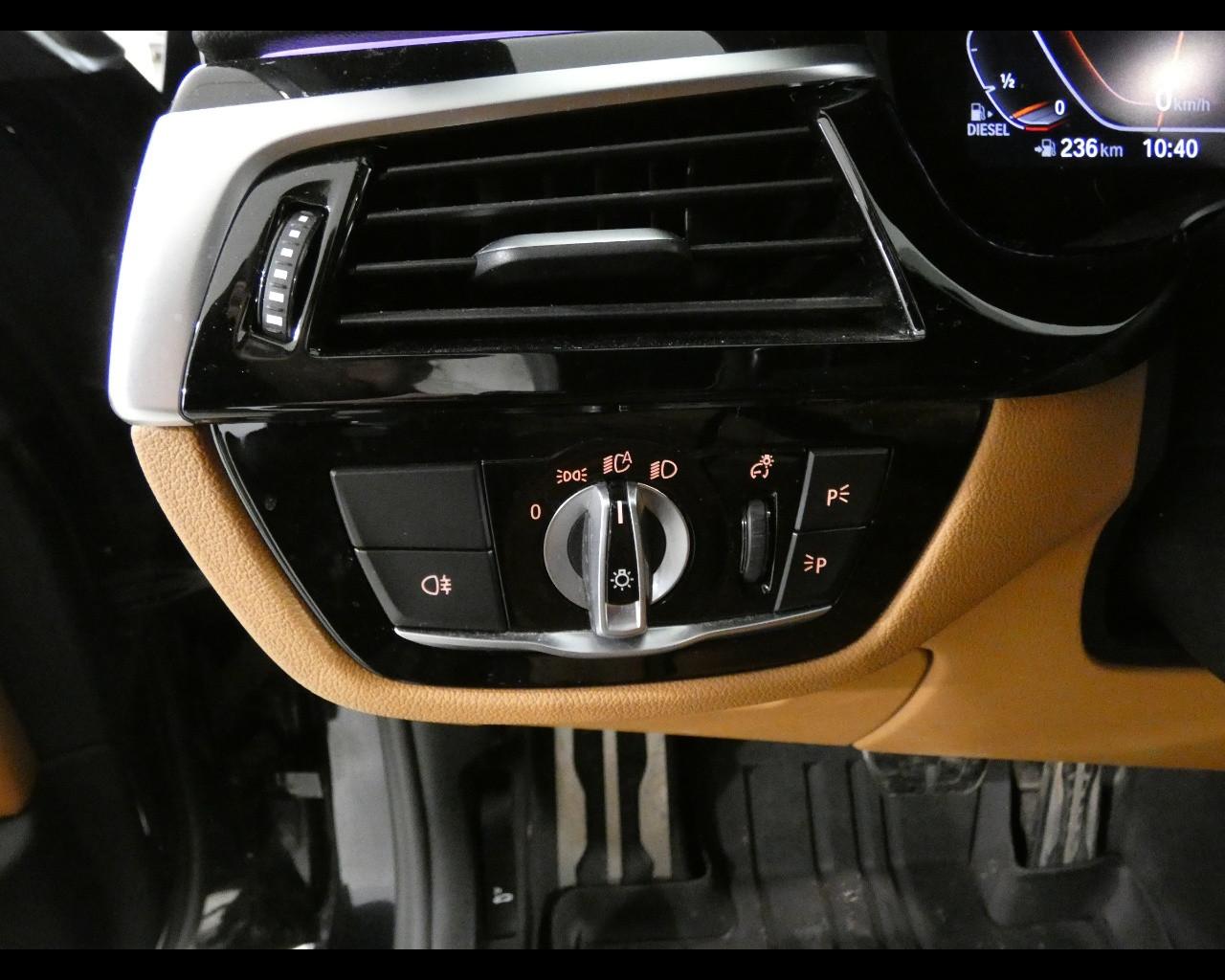 BMW Serie 5(G30/31/F90) - 520d 48V xDrive Touring Msport