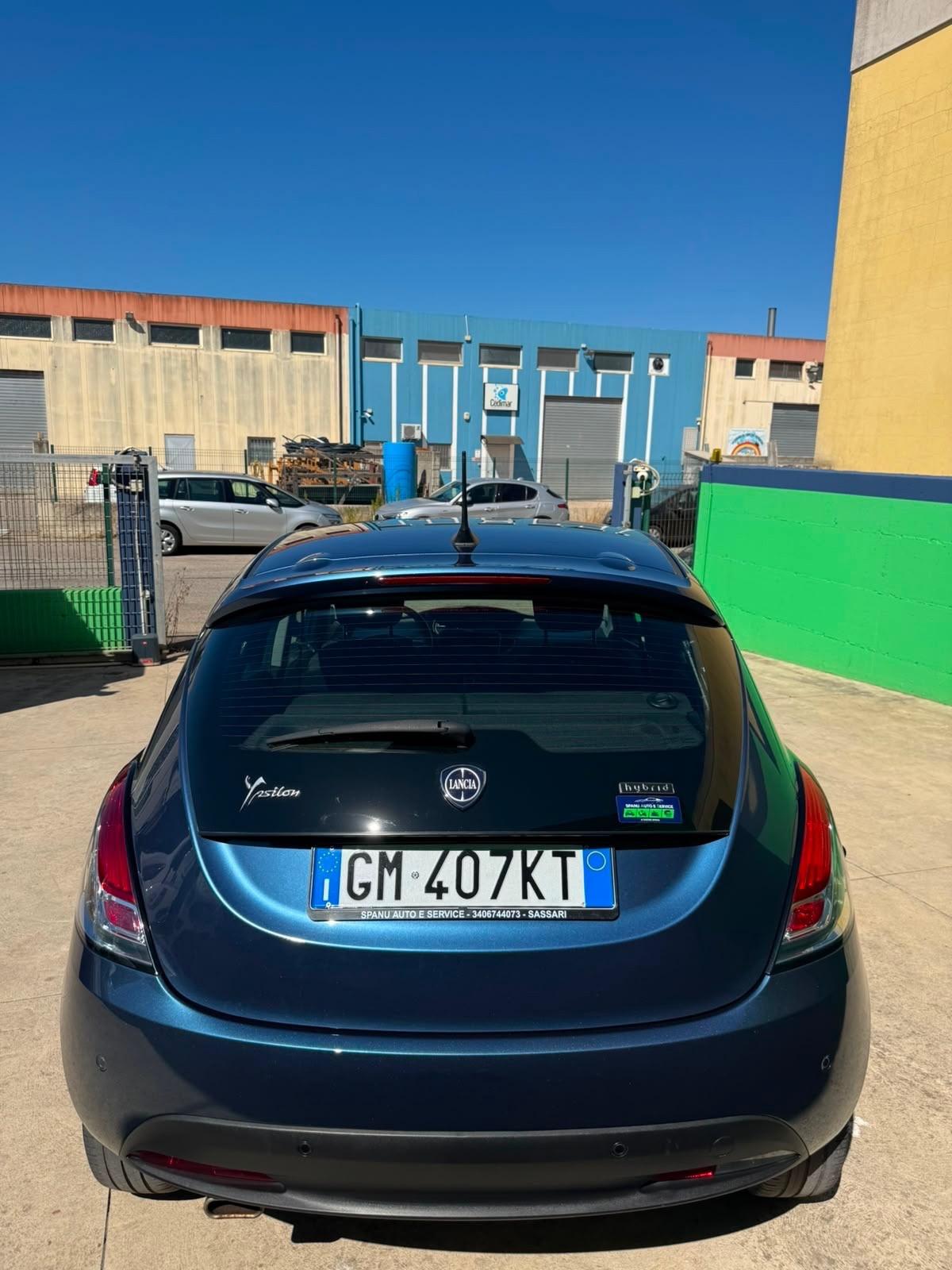 Lancia Ypsilon 1.0 FireFly 5 porte S&S Hybrid Ecochic Silver