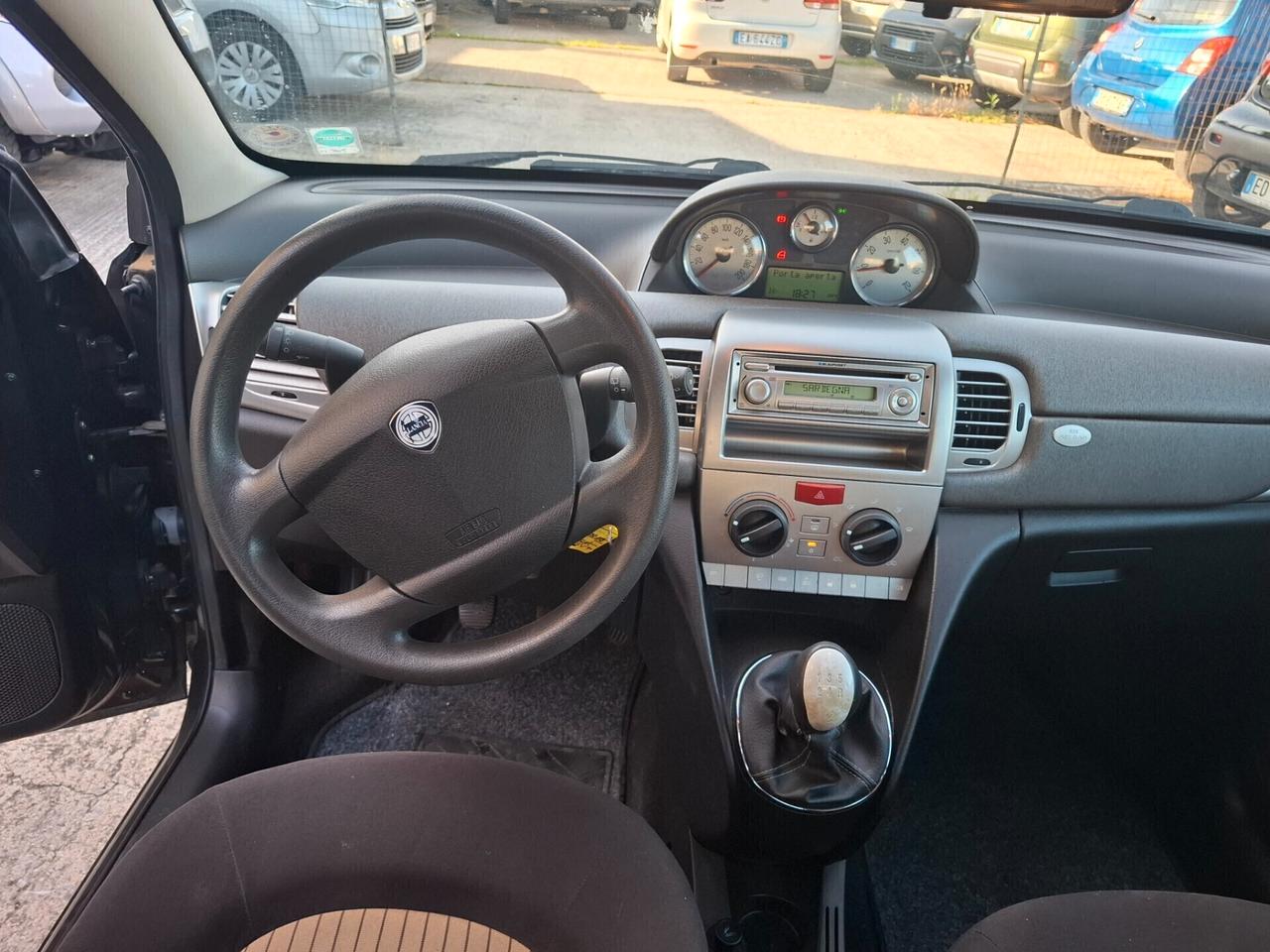 Lancia Ypsilon 1.3 MJT 75 CV Platino