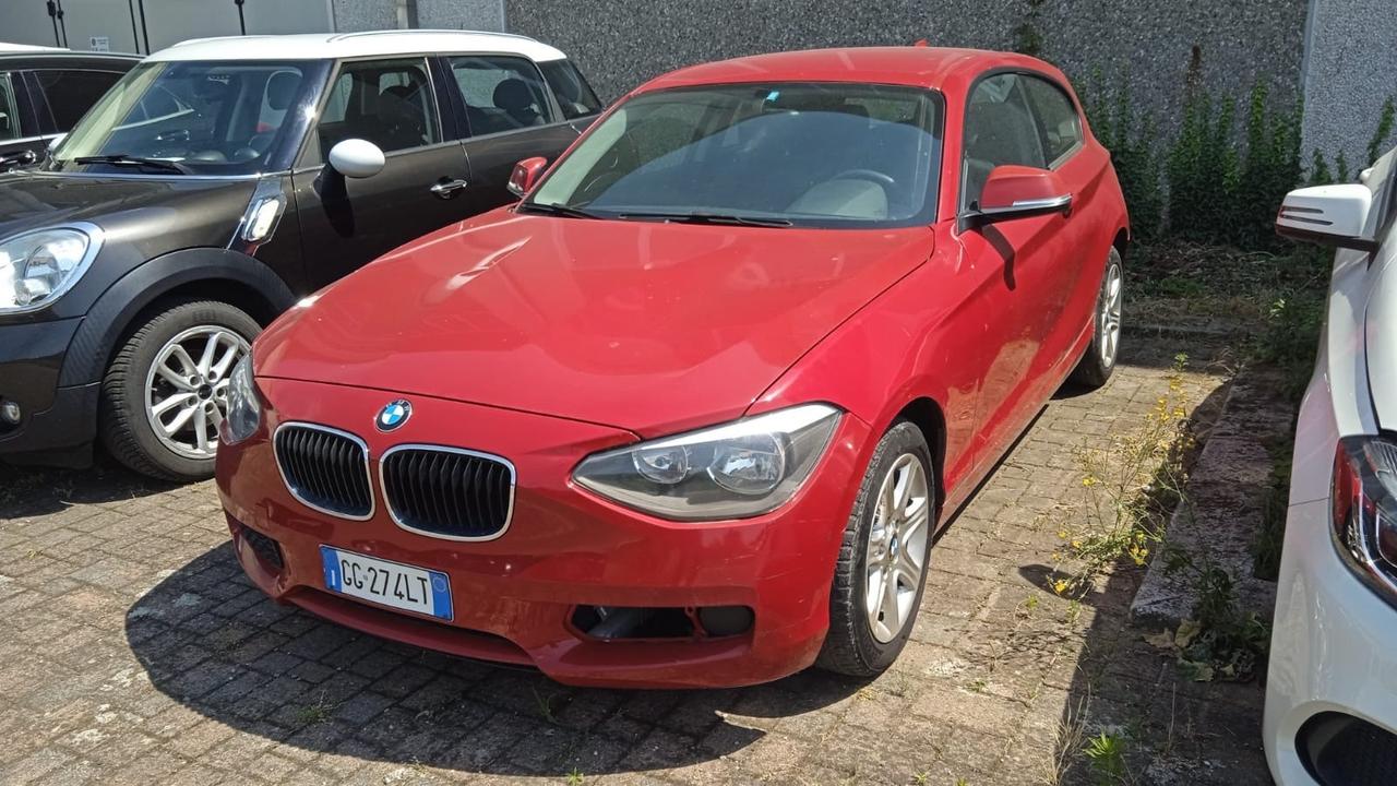 Bmw 114 114i 3p. Unique