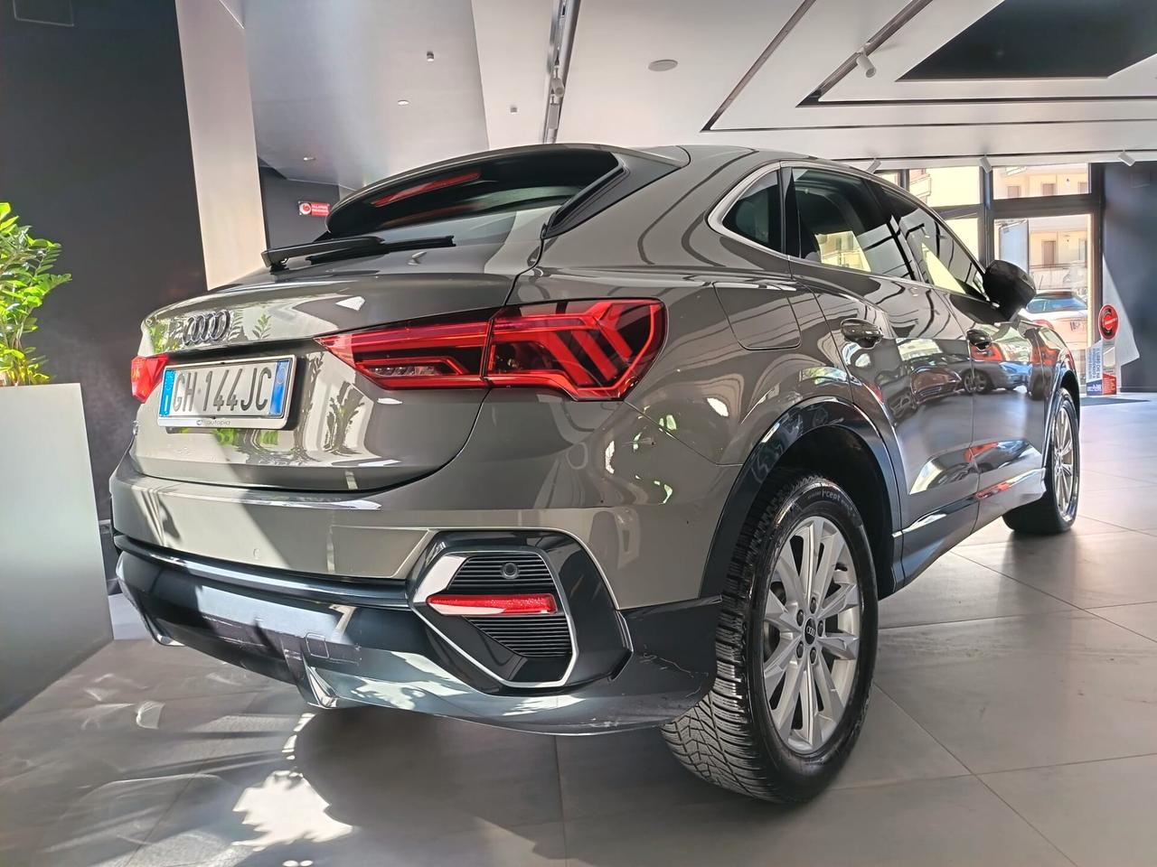 Audi Q3 35 TDI S tronic Business