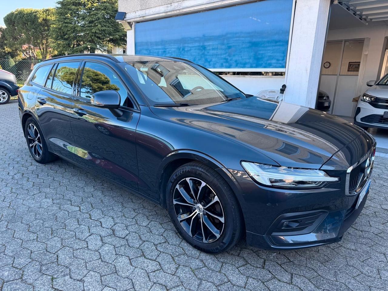 Volvo V60 D3 Business Plus*EURO6*NAVI*CERCHI