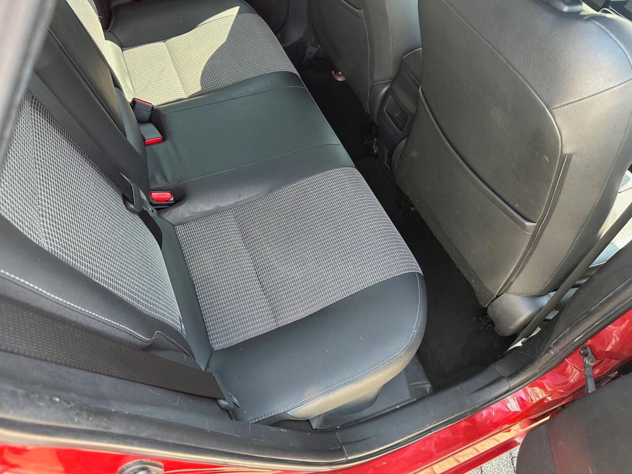 Toyota Auris 1.8 Hybrid Lounge*EURO6B*CERCHI