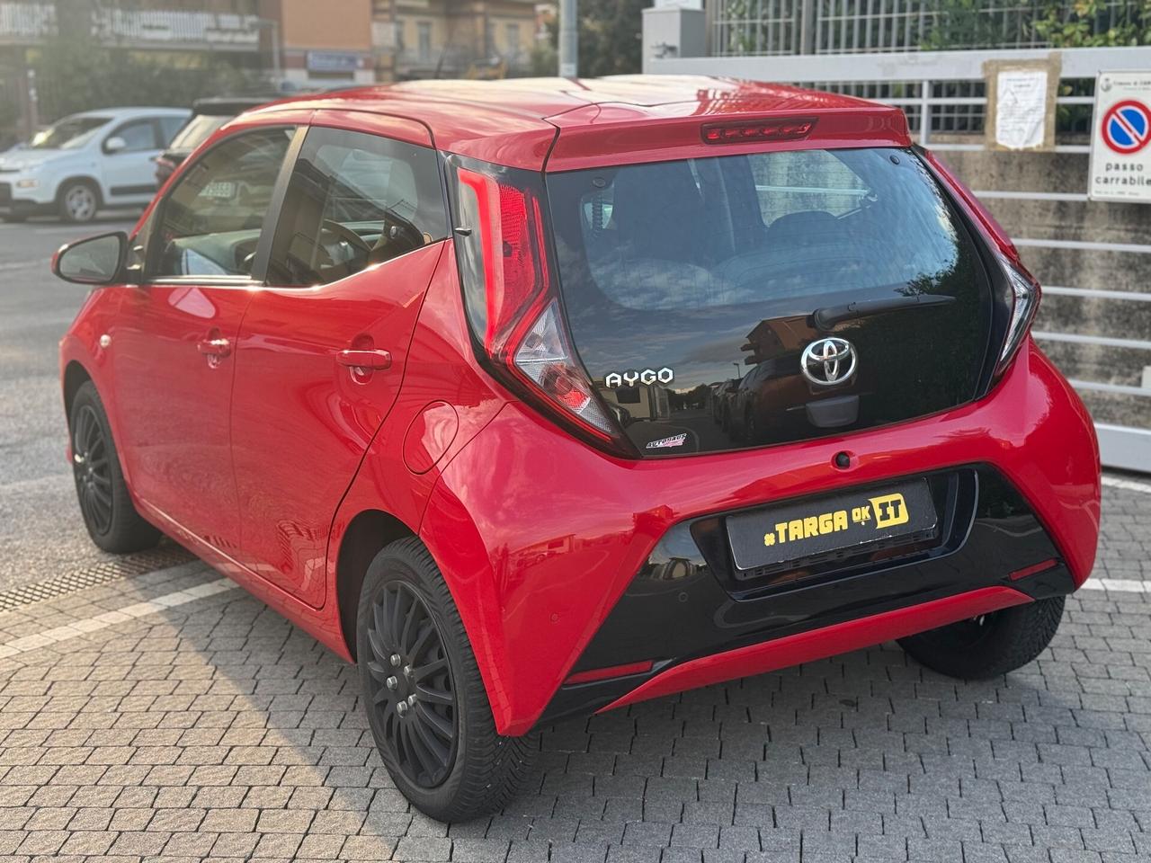 Toyota Aygo Connect 1.0 5 porte x-play + GARANTITA