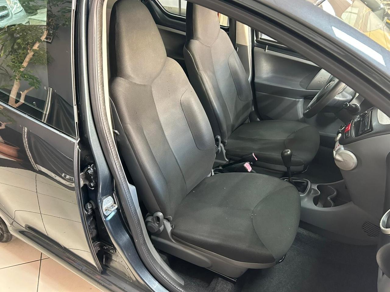 Toyota Aygo 1.0 12V VVT-i 5 porte Sol