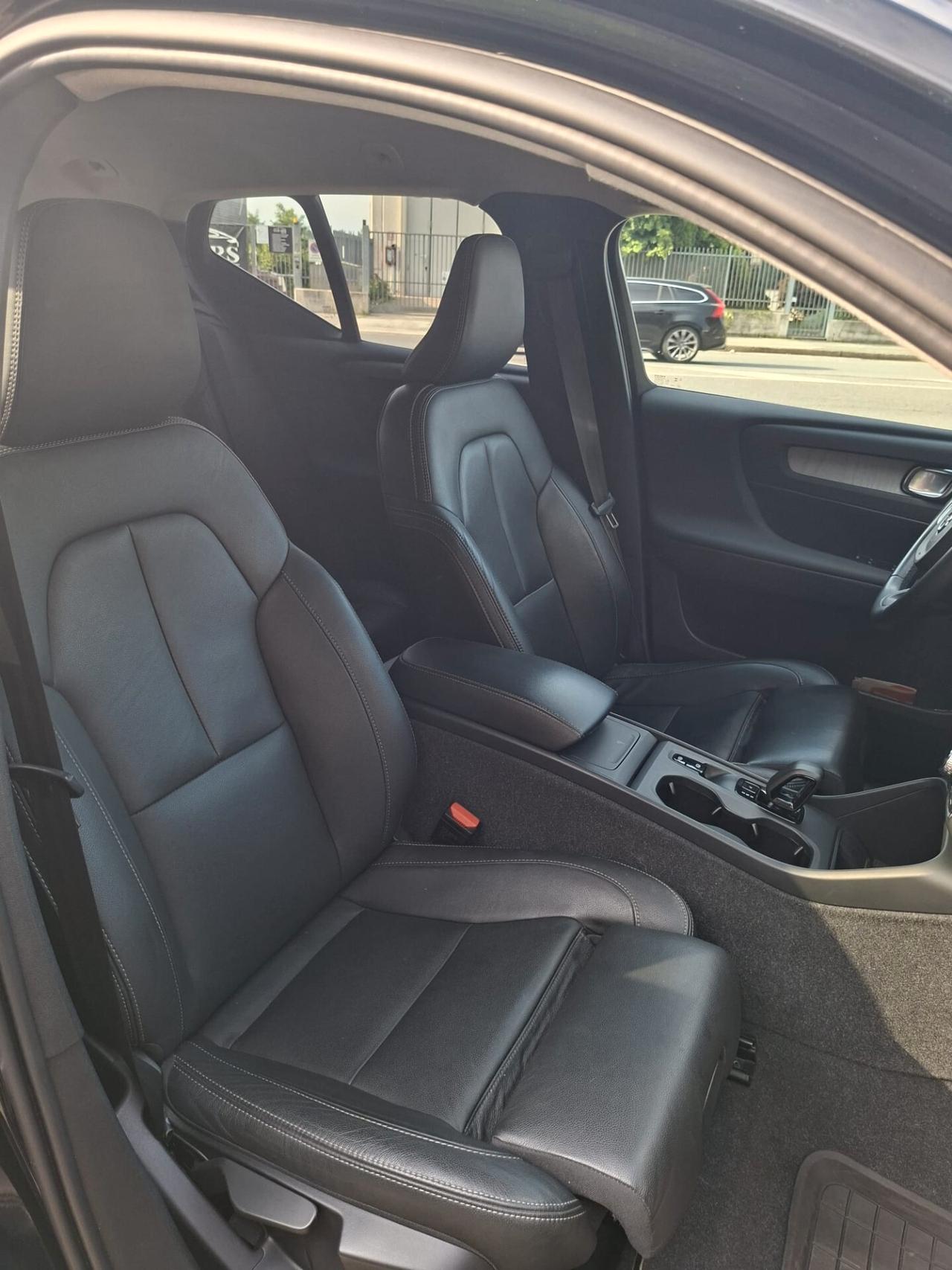 Volvo XC40 B3 automatico Core AUTOCARRO N1 5 POSTI!