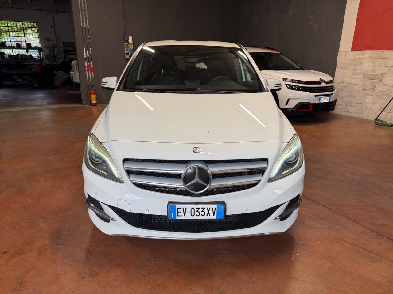 Mercedes-benz B 200 NGD Premium