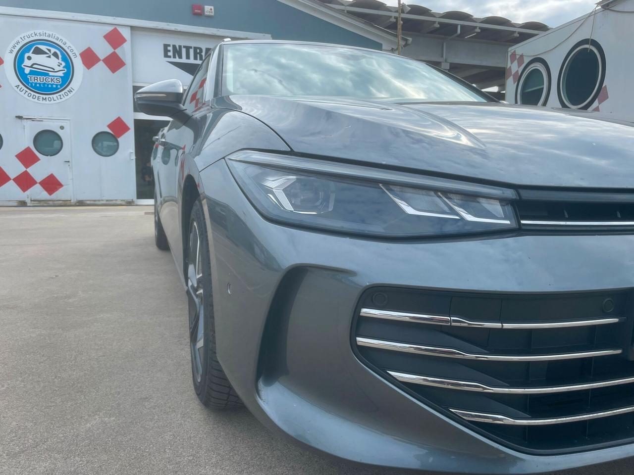 VW Passat Variant 2.0 TDI SCR EVO DSG Business * SINISTRATA*