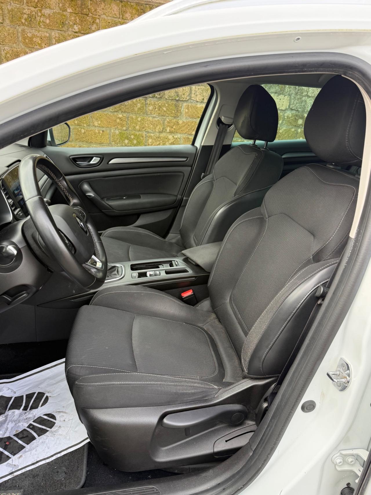 Renault Megane Mégane navi Retrocamera sensori Apple car play