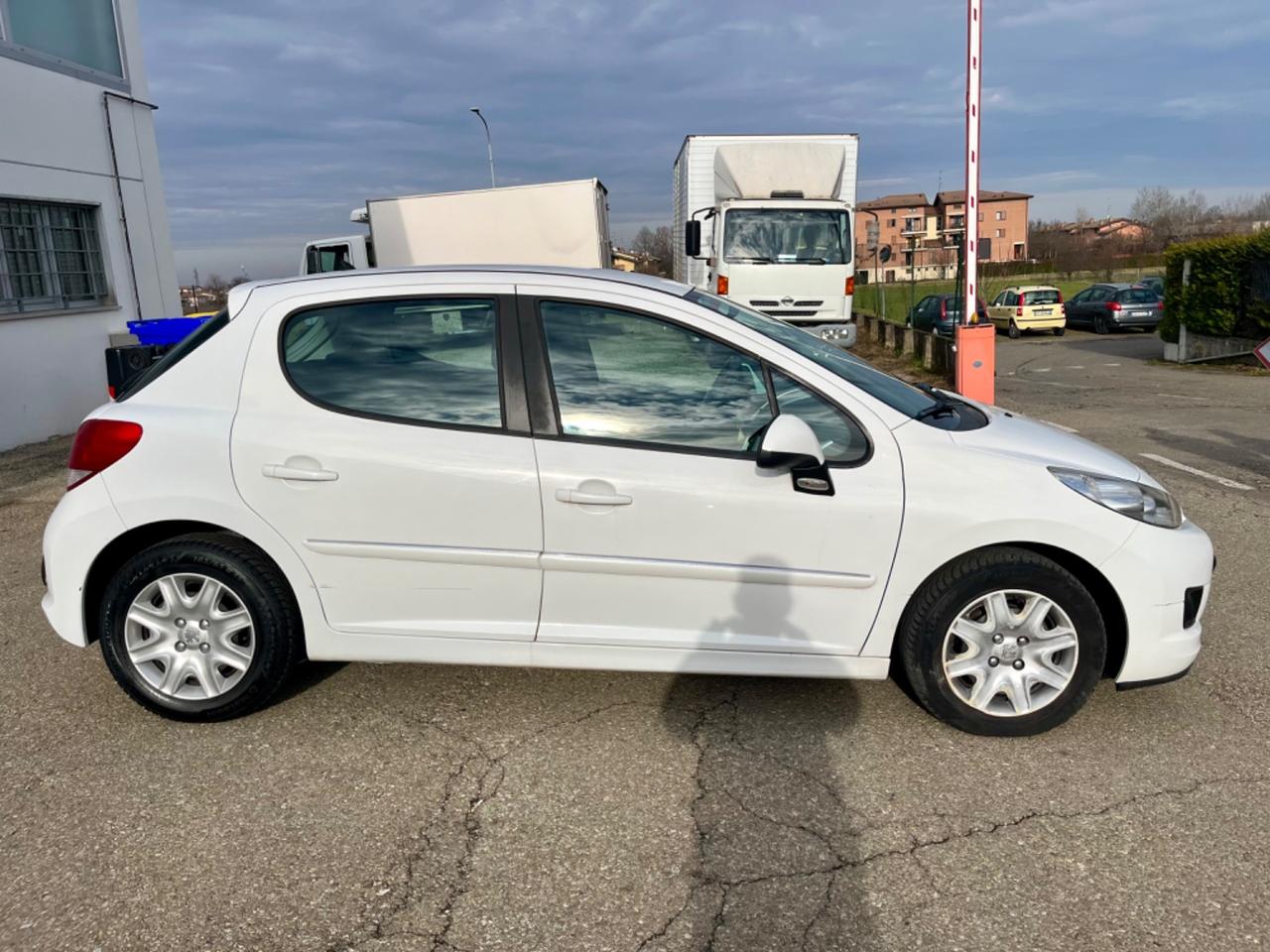 Peugeot 207 1.4hdi 2012 132.000km perfetta per neopatentati