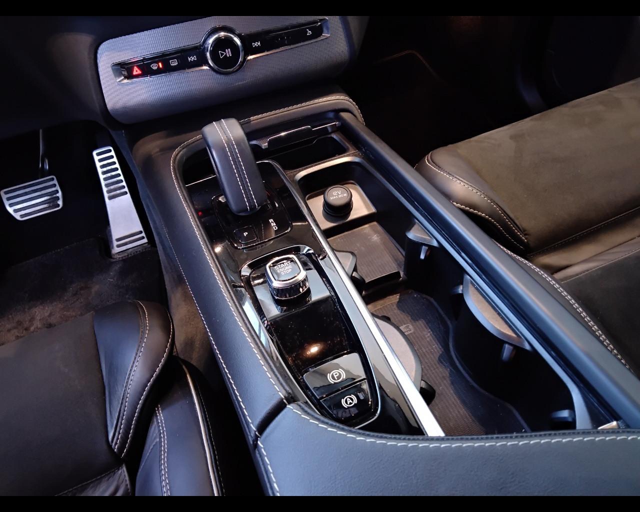 VOLVO XC90 II 2015 - XC90 2.0 b5 R-design awd 7p.ti geartronic my20