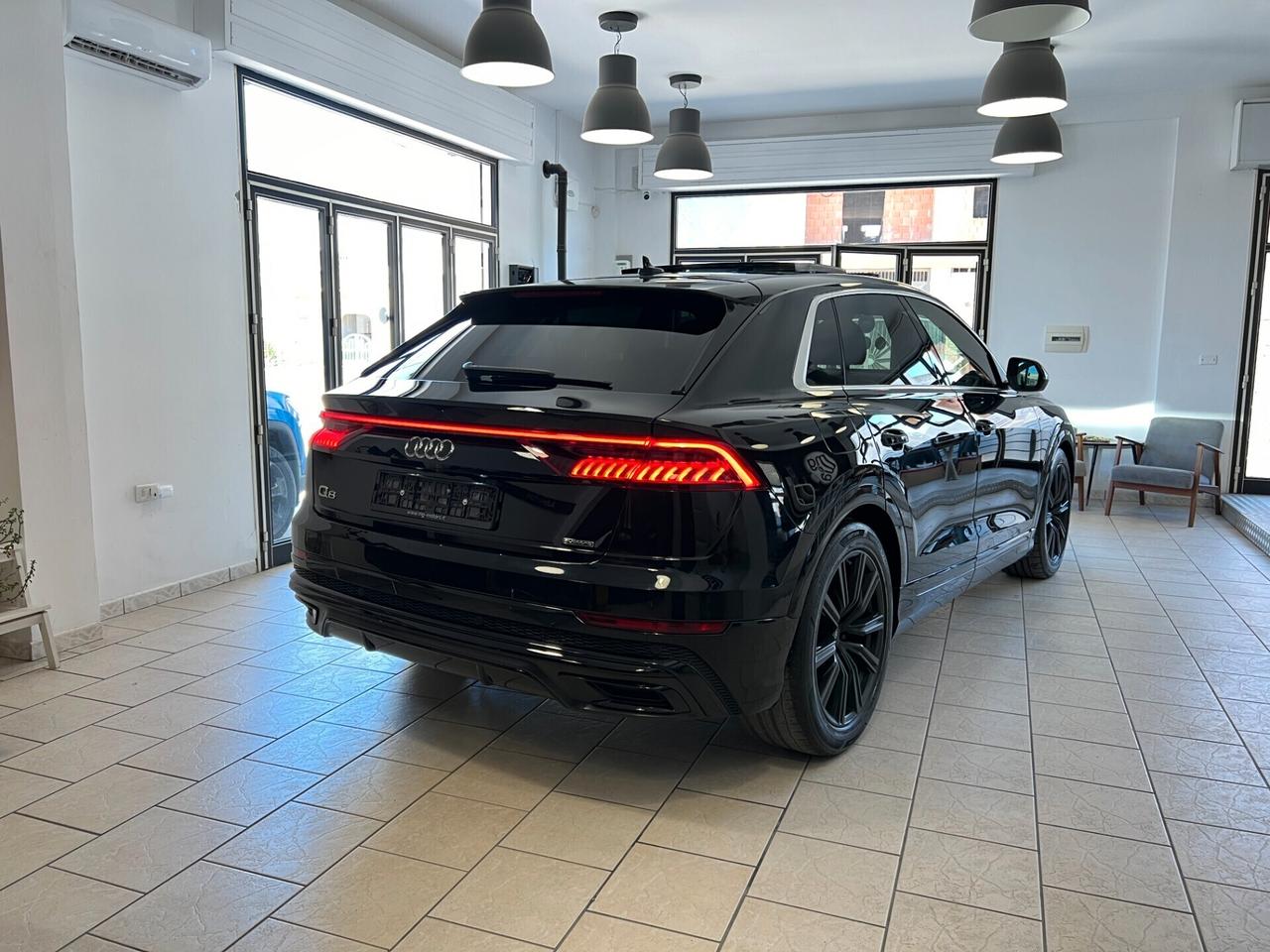 Audi Q8 45 TDI S LINE TETTO-FULL-BLACK