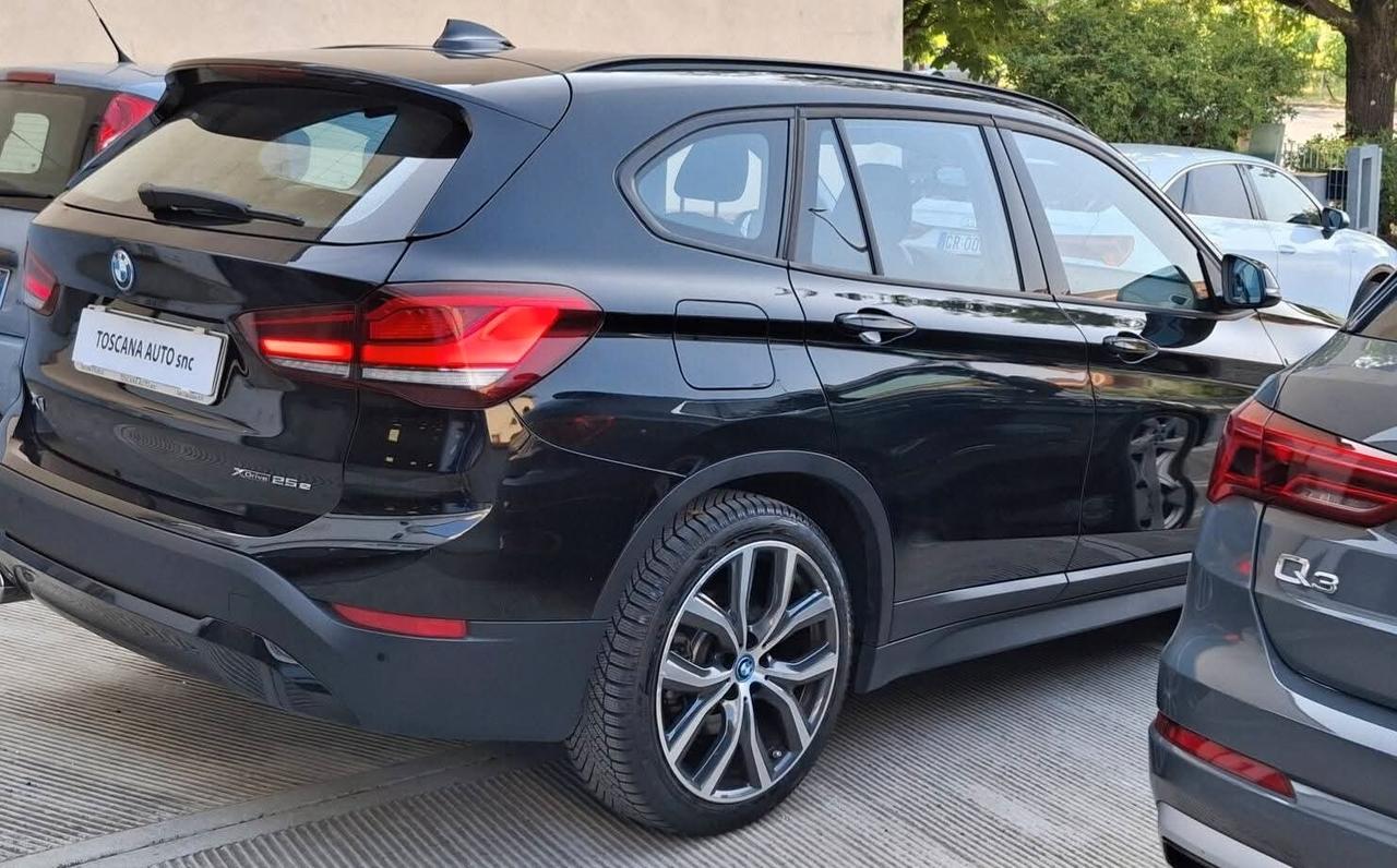 Bmw X1 xDrive25e Sport Cerchi 19 Navigazione full optional