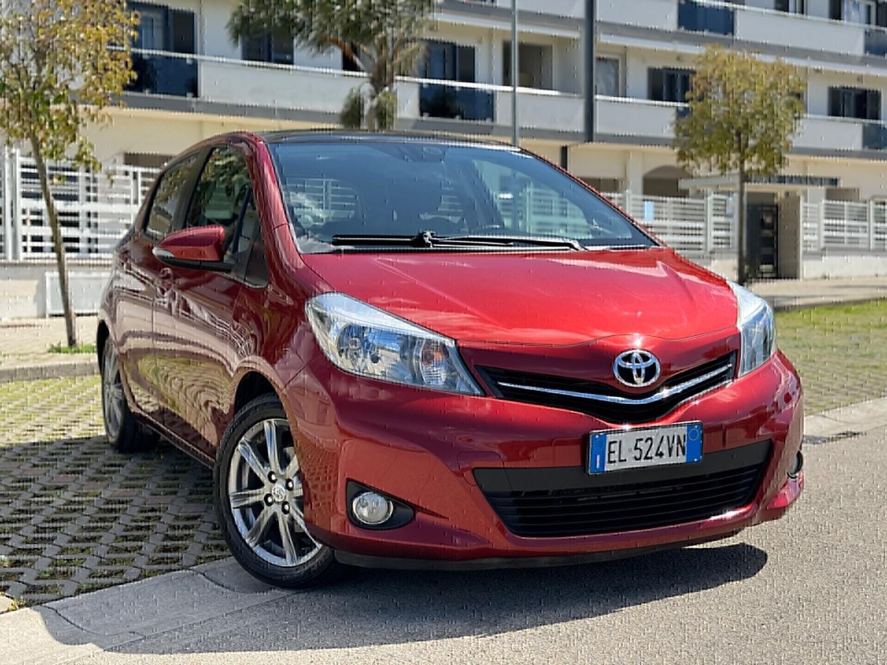 Toyota Yaris 1.3 5 porte Lounge Multidrive S