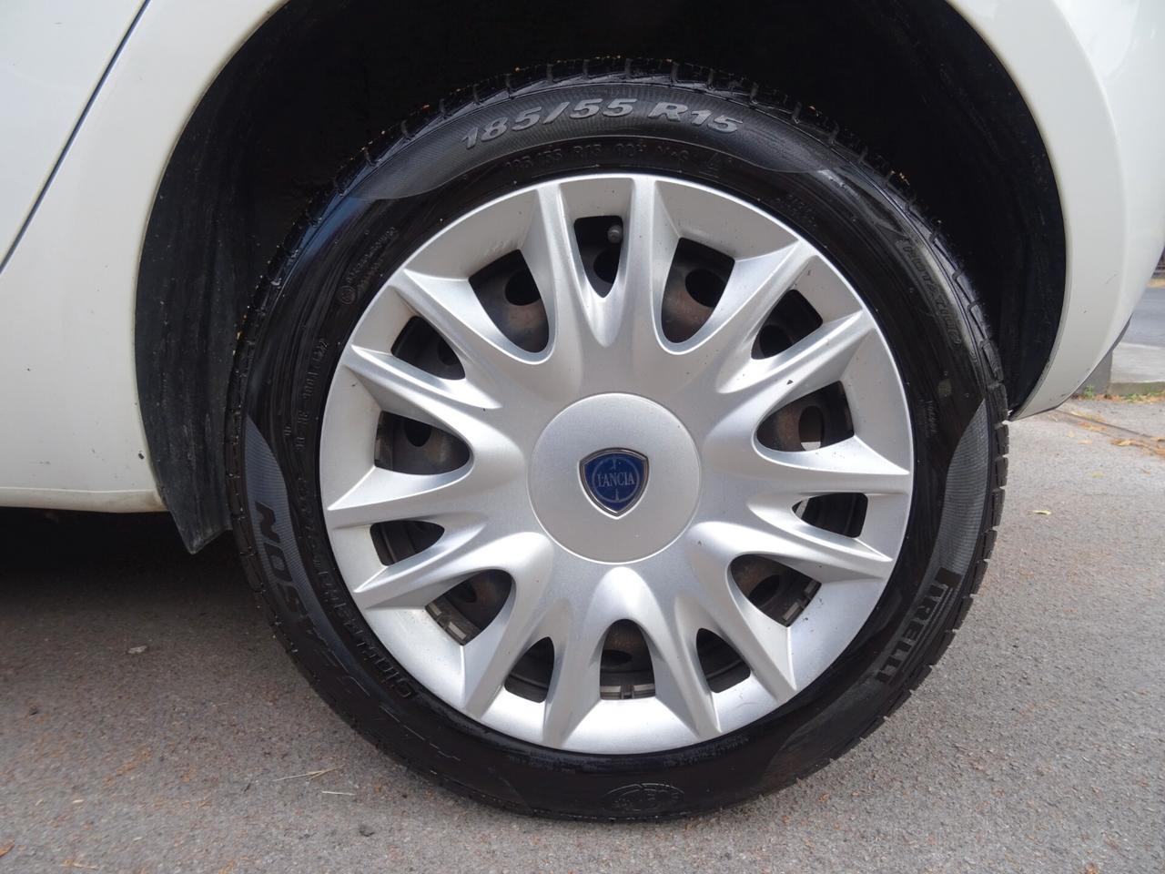 Lancia Ypsilon 1.2 69 CV 5p Platinum TETTO APRIBILE