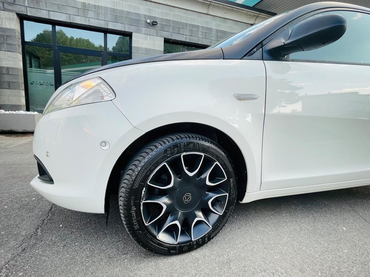 Lancia Ypsilon S 1.2 GPL momo design
