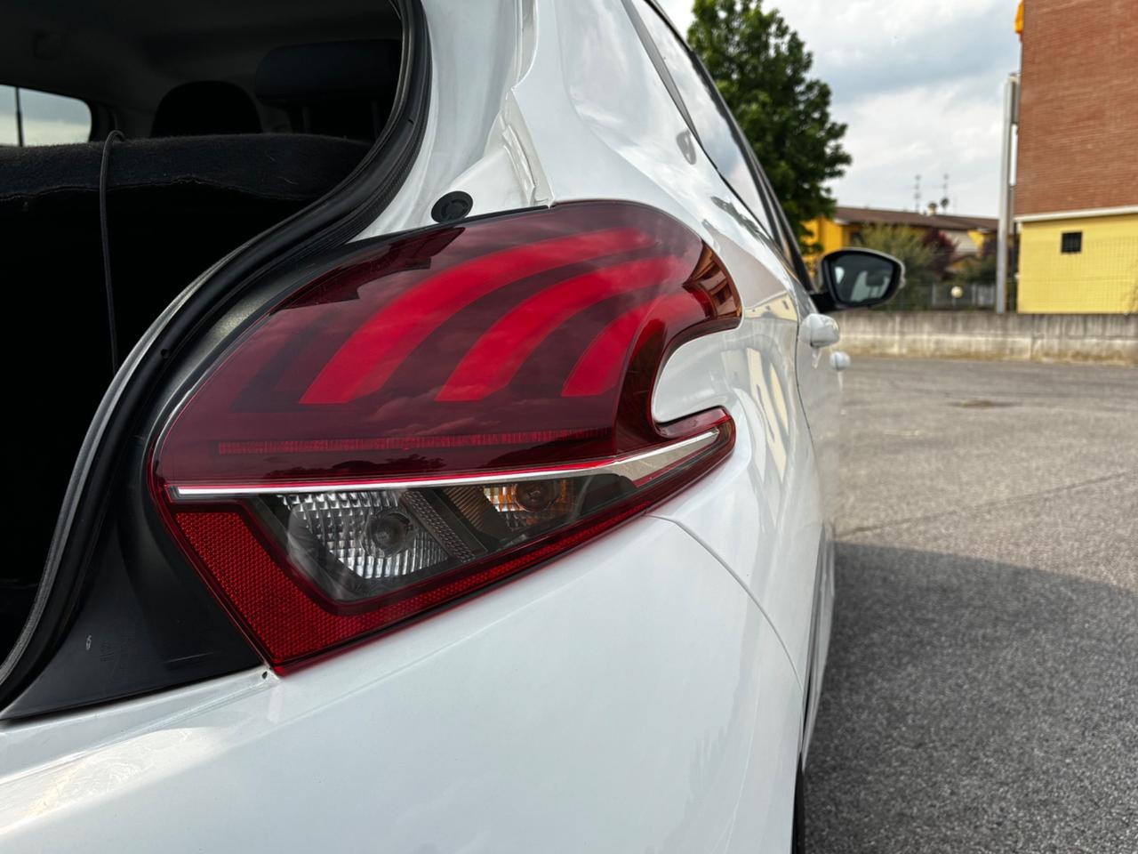 Peugeot 208 PureTech 82 Stop&Start 5 porte Signature