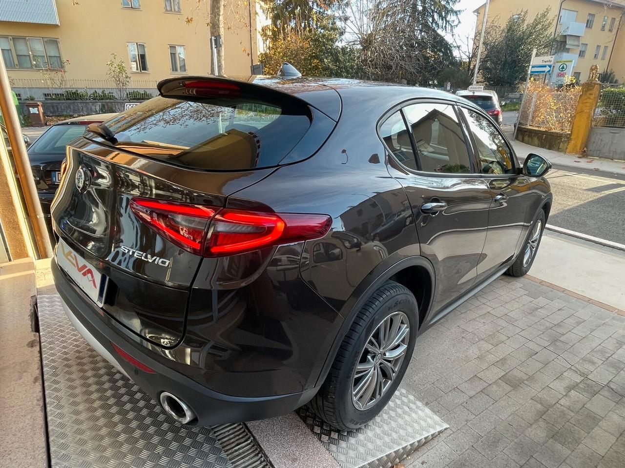 Alfa Romeo Stelvio 2.2 Turbodiesel 190 CV AT8 Q4 Super