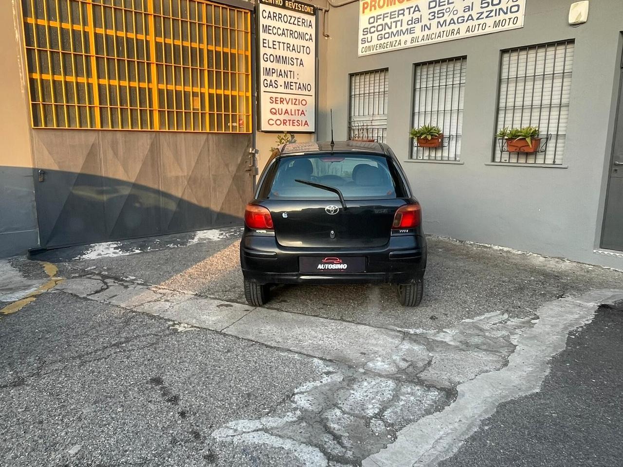 Toyota Yaris 1.0 5 porte