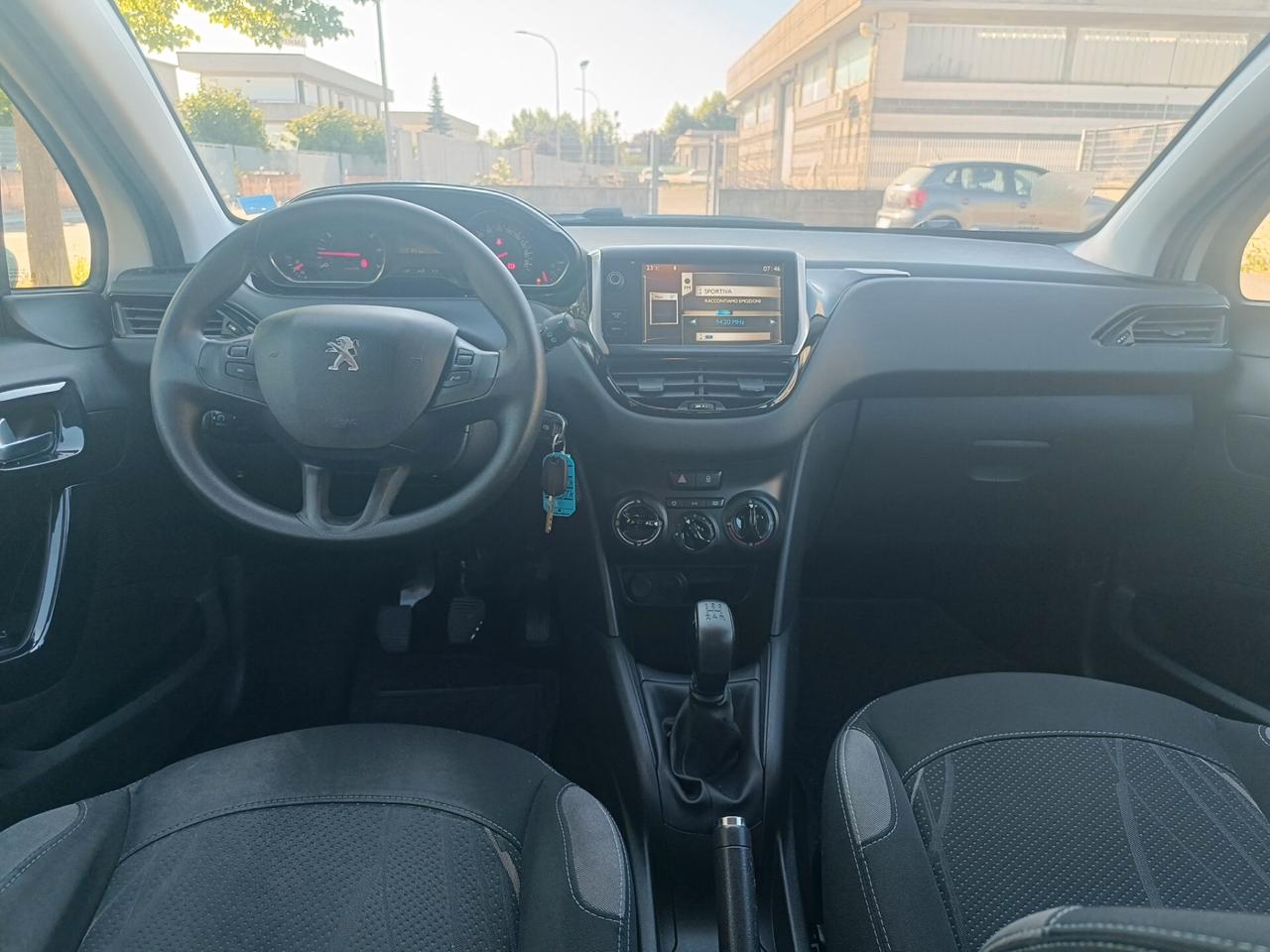 Peugeot 208 1.2 5 porte 99.000 KM NEOPATENTATI