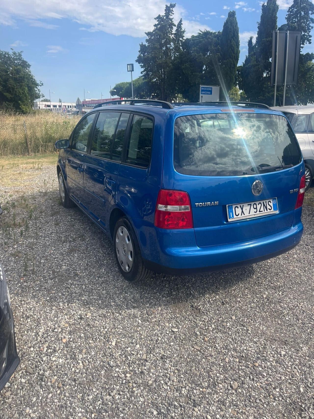 Volkswagen Touran 1.6 16V FSI Trendline 7 posti