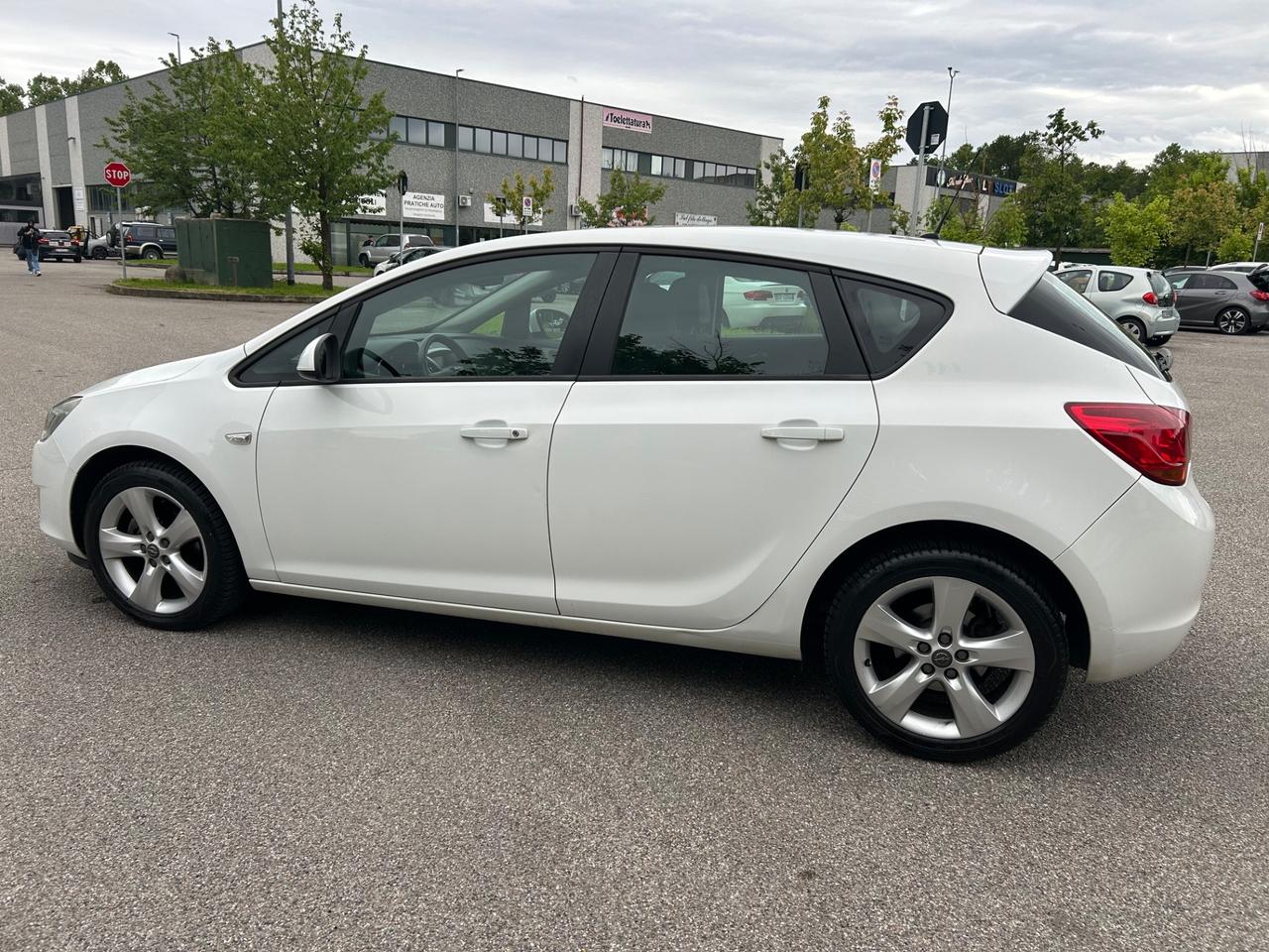 Opel Astra 1.4 100CV 5 porte Cosmo*Neo patentati *