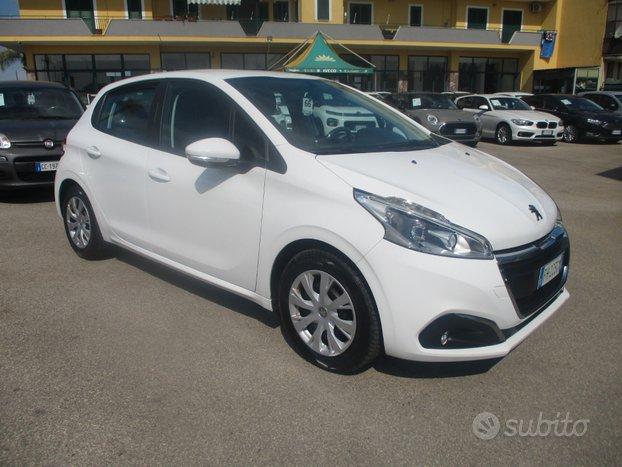 Peugeot 208 Peugeot 208 208 PURE TECH 1.2 BENZ 82