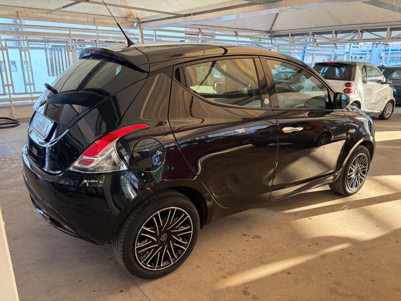Lancia Ypsilon 1.2 69 CV 5 porte GPL Ecochic Platinum