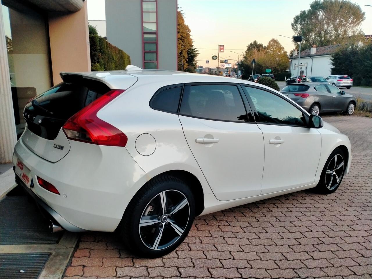 Volvo V40 2.0D3 R-DESIGN GEARTRONIC 8M M.Y.17 E6 FULL LED SYSTEM /PELLE ALCANTARA