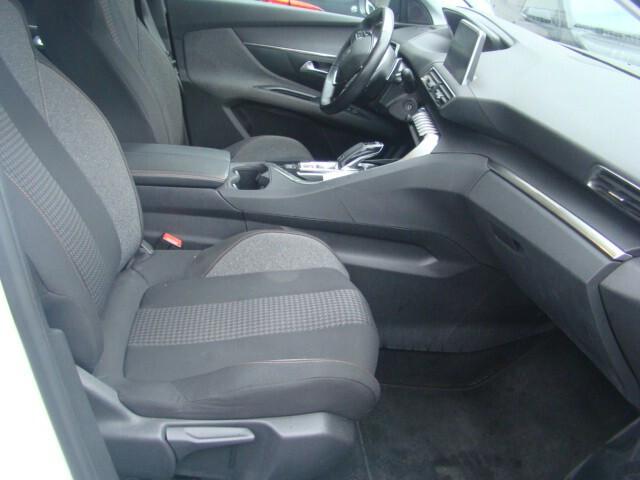 Peugeot 5008 1.5 HDi 130CV 7POSTI AUT.+NAV+LED+CRUISE+PRIVACY+PDC