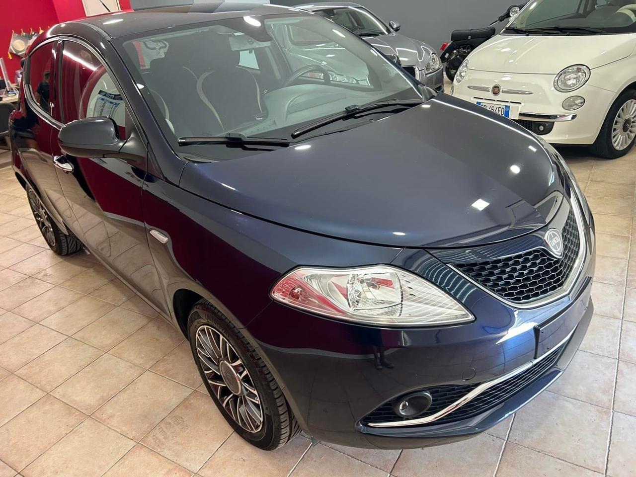 Lancia Ypsilon 1.2 69 CV 5 porte Platinum