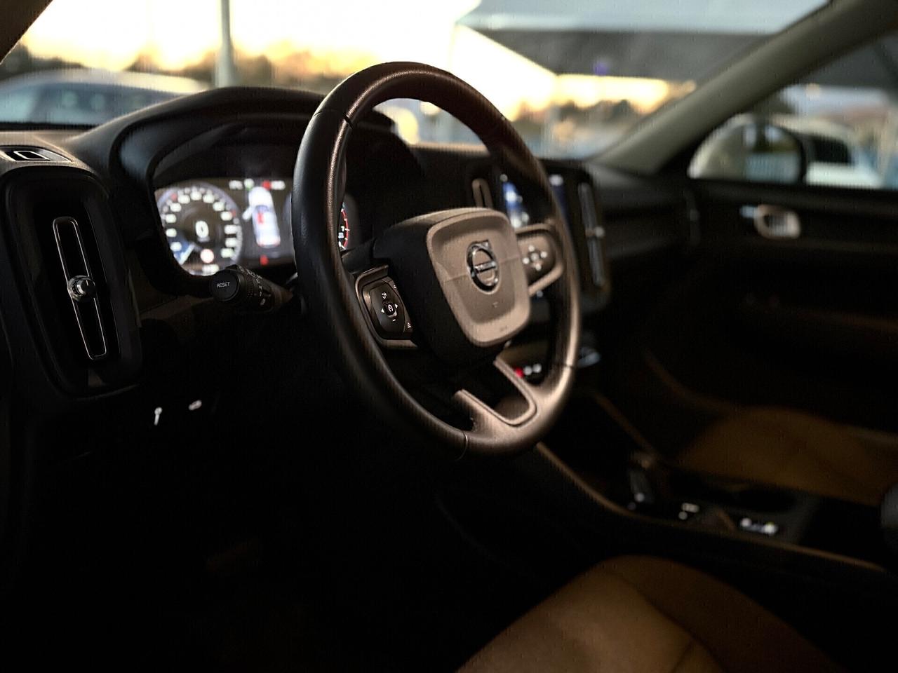 Volvo XC40 T3 Geartronic R-design PARI AL NUOVO