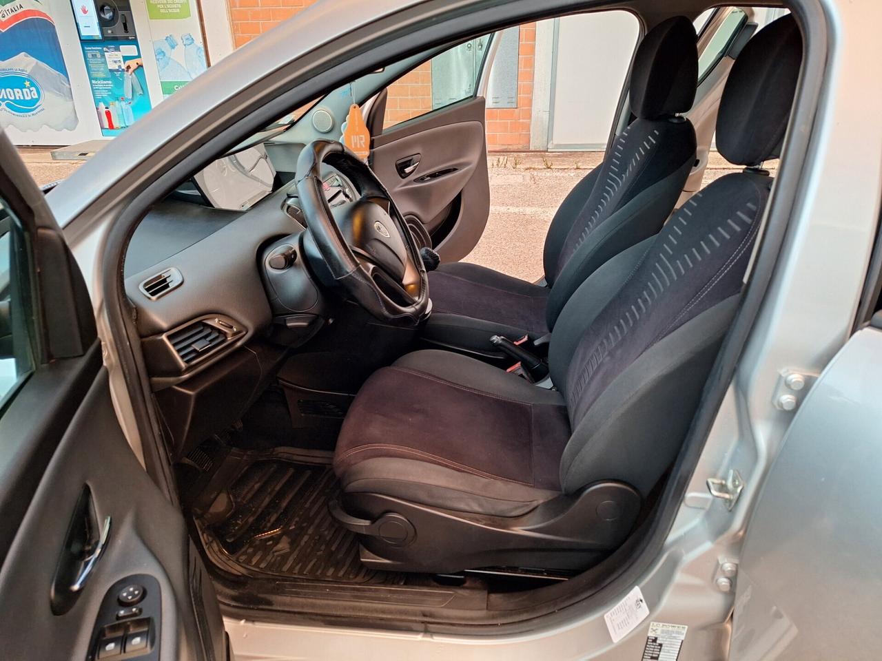 Lancia Ypsilon 1.3 MJT 16V 95 CV 5 porte S&S Platinum NEOPATENTATI CATTENA NUOVA E5B