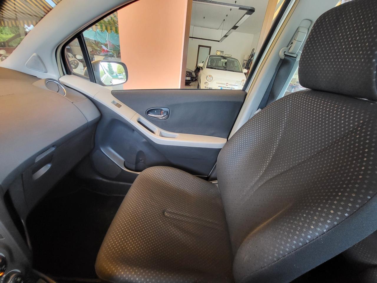 Toyota Yaris 1.0 5 porte