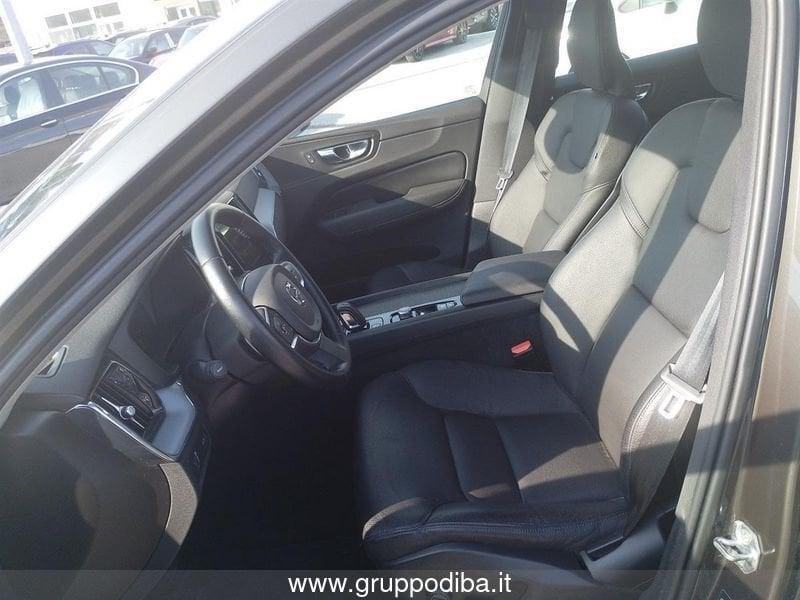 Volvo XC60 II 2018 Diesel 2.0 b4 Momentum Pro awd auto