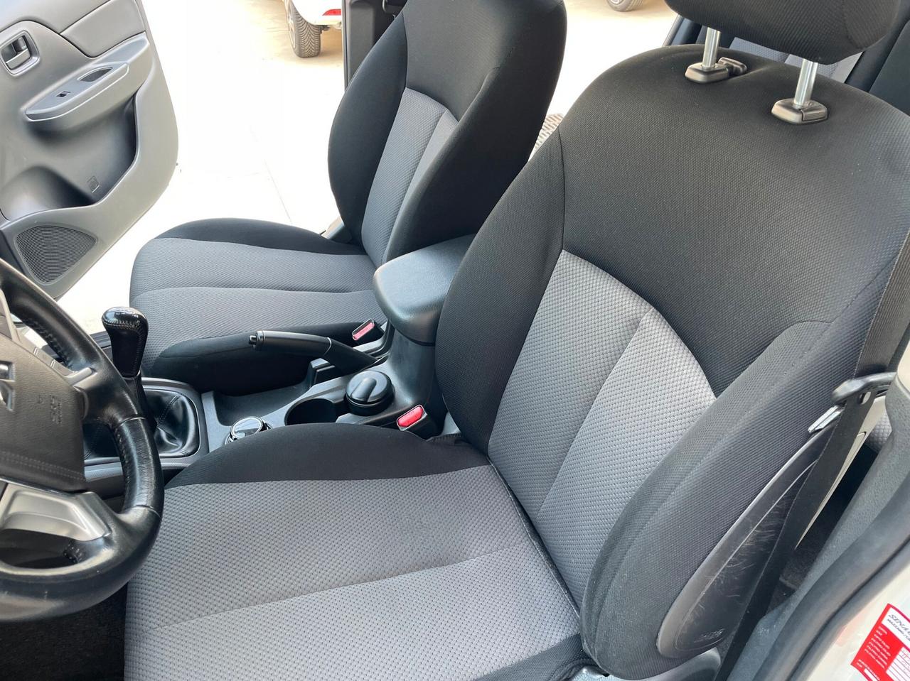 Mitsubishi L200 2.3 D Club Cab 4x4 Easy Select Invite Connect