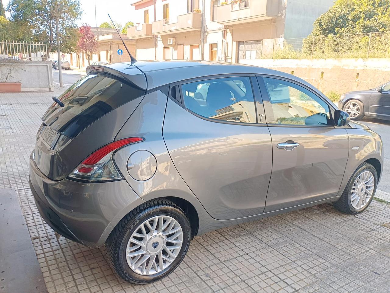 Lancia Ypsilon 1.2 69 CV 5 porte S&S Gold