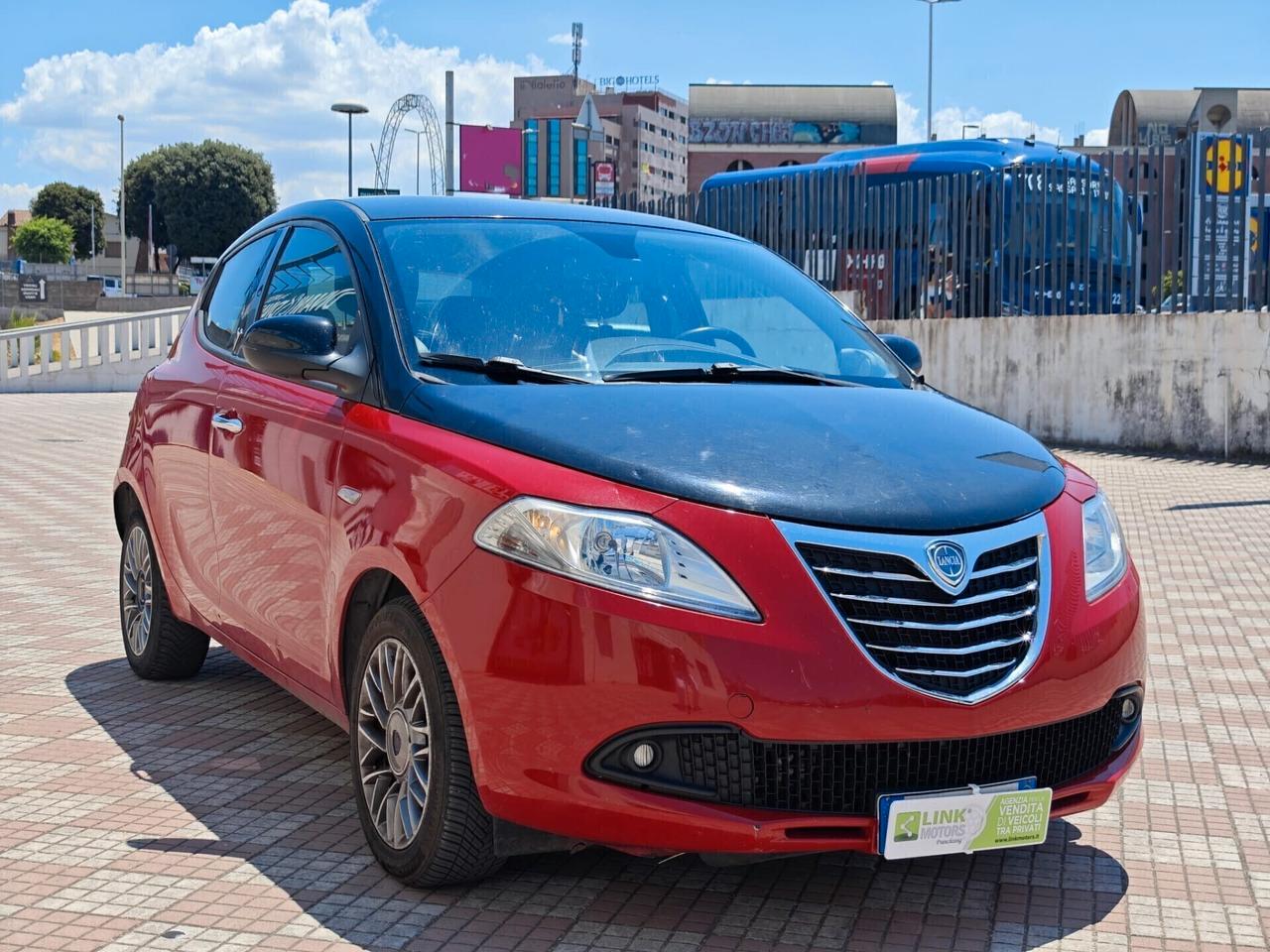 Lancia Ypsilon LANCIA YPSLON BLACK&RED 1.3 JTD 95CV STOP&START