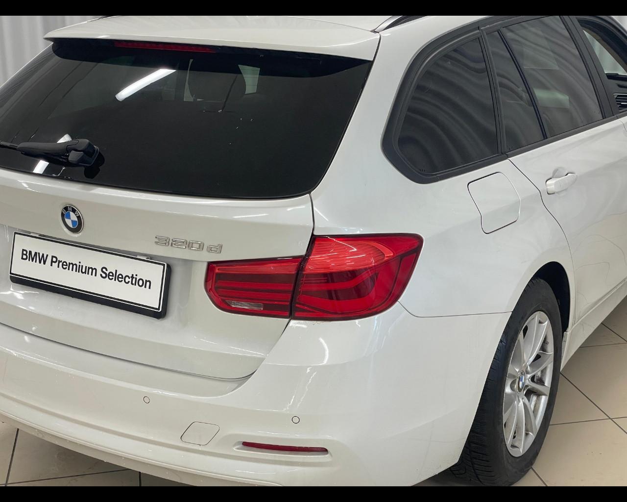 BMW Serie 3 (F30/31) - 320d xDrive Touring Business Advantage