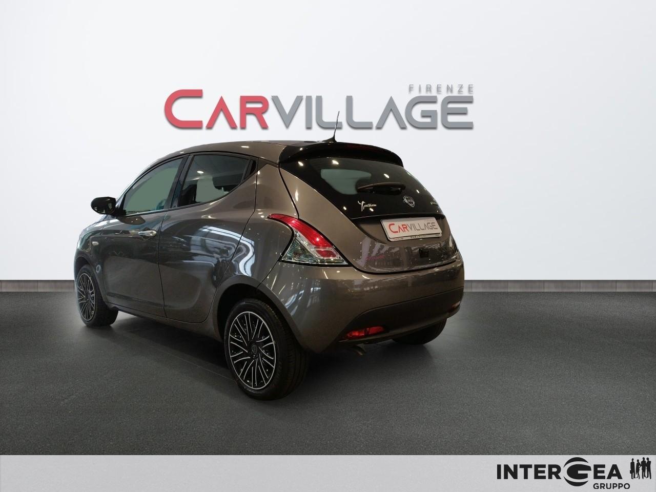 LANCIA Ypsilon 1.0 firefly hybrid Silver s&s 70cv 5p.ti