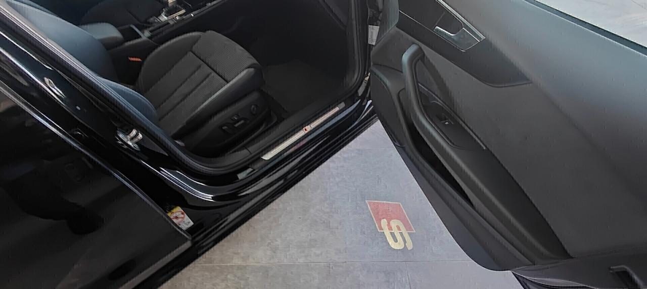 Audi A4 40 TDI quattro S tronic S line edition